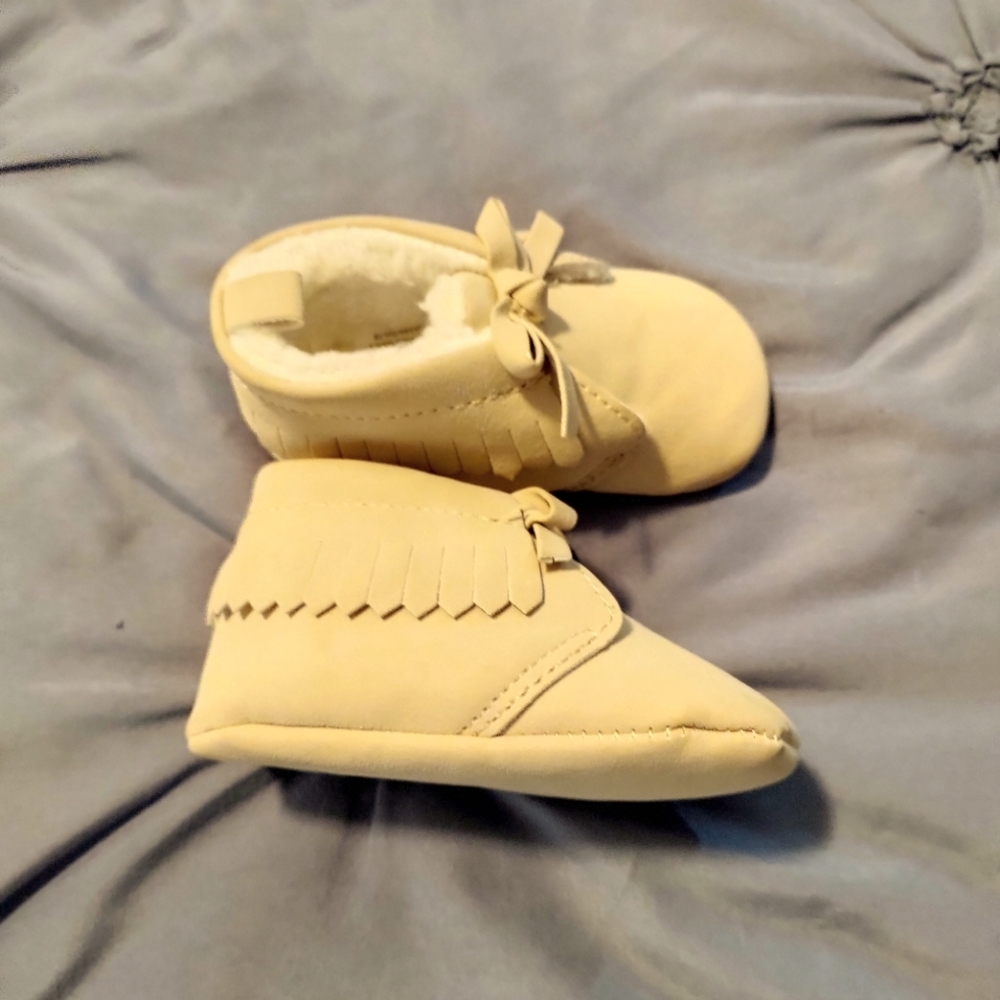 2 pairs of shoes and socks (6-12mo)